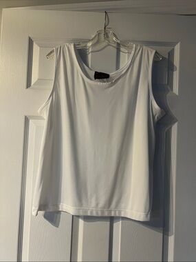 Women's White Scoop Neck Tank Top